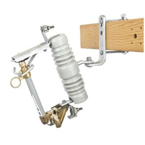 CUT OUT STD PORCELANA TIPO C DE 100A, 27 KV